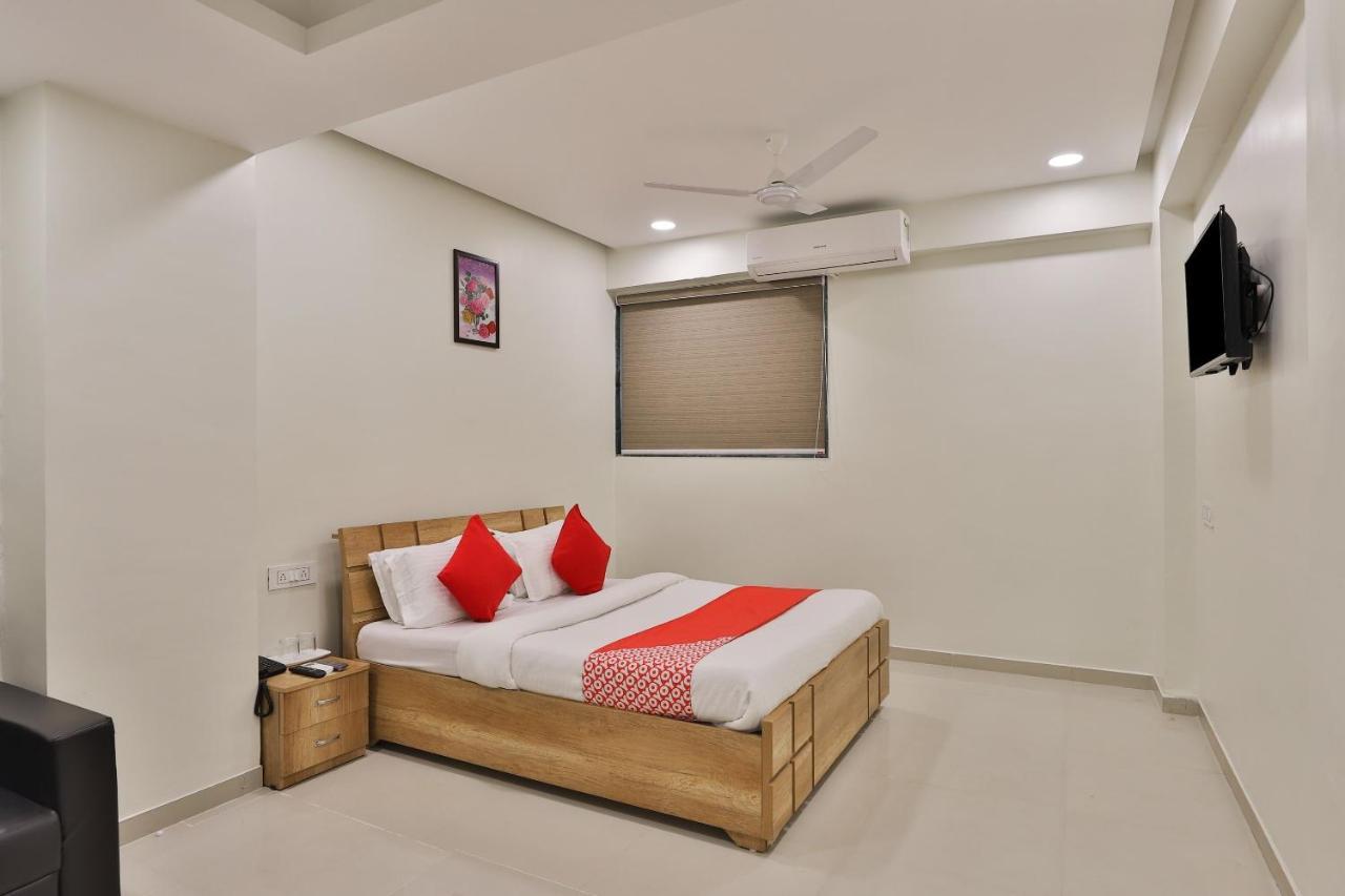 Collection O 12462 Hotel Shiv Inn Gandhinagar Exterior photo